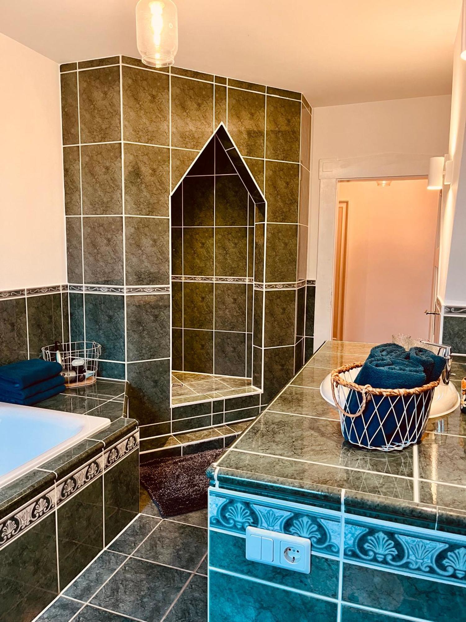 B E D & A G E D E S I G N -Extra Large- Wunderschoene Komplette Wohnung Mit Viel Platz & 4 Schlafzimmer B E D & A G E D E S I G N -Small- Wunderschoenes Zimmer Mit Bad Rechnungserstellung Fuer Geschaeftsreisende & Firmen Hünxe Εξωτερικό φωτογραφία