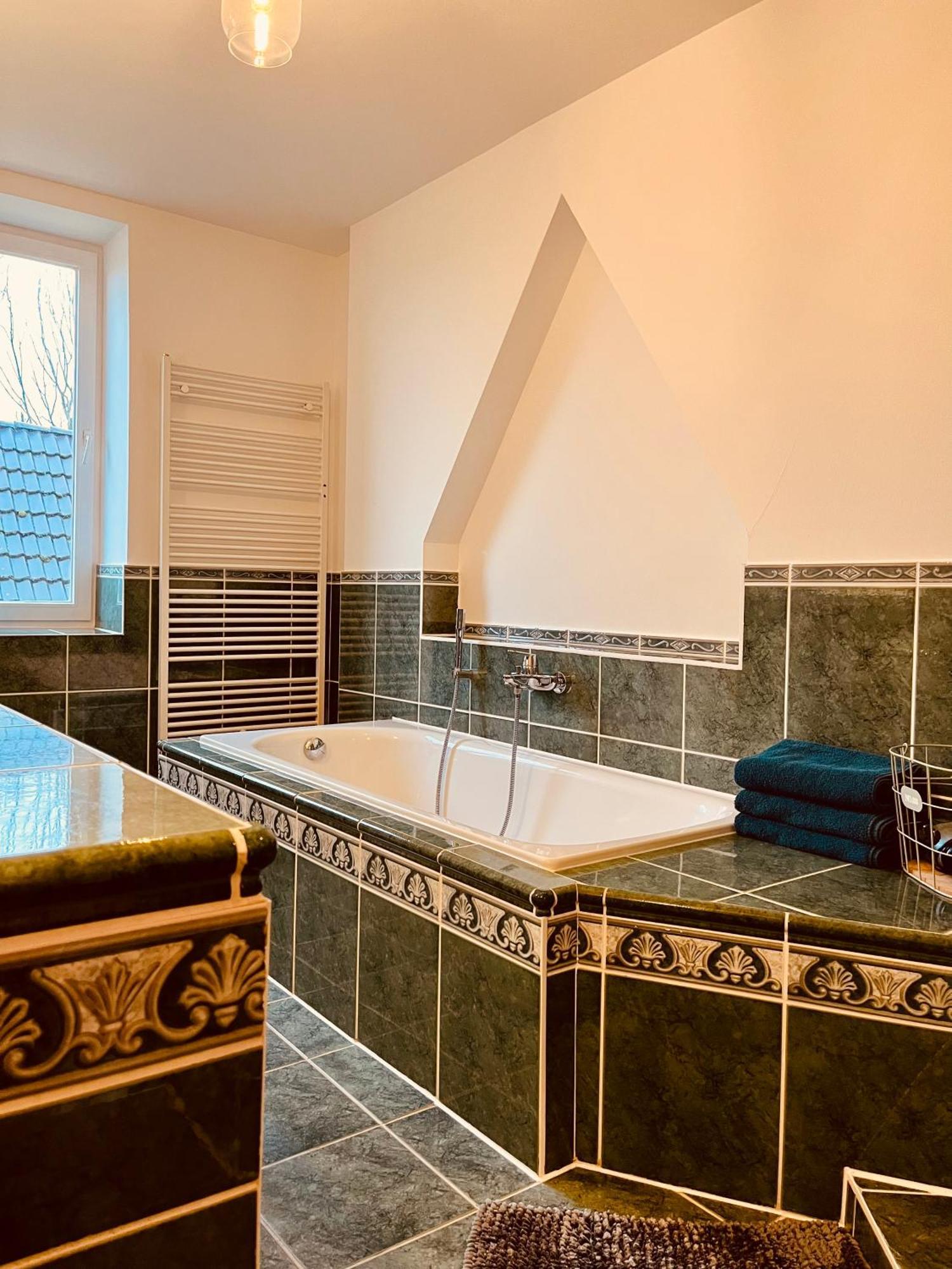 B E D & A G E D E S I G N -Extra Large- Wunderschoene Komplette Wohnung Mit Viel Platz & 4 Schlafzimmer B E D & A G E D E S I G N -Small- Wunderschoenes Zimmer Mit Bad Rechnungserstellung Fuer Geschaeftsreisende & Firmen Hünxe Εξωτερικό φωτογραφία