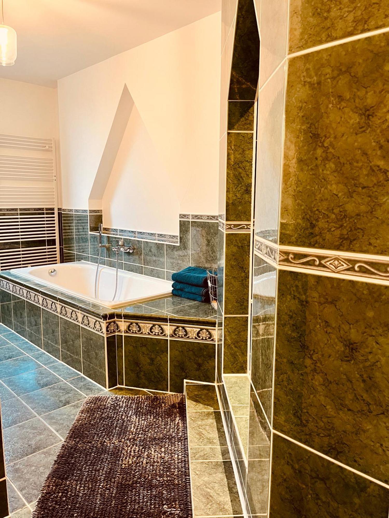 B E D & A G E D E S I G N -Extra Large- Wunderschoene Komplette Wohnung Mit Viel Platz & 4 Schlafzimmer B E D & A G E D E S I G N -Small- Wunderschoenes Zimmer Mit Bad Rechnungserstellung Fuer Geschaeftsreisende & Firmen Hünxe Εξωτερικό φωτογραφία