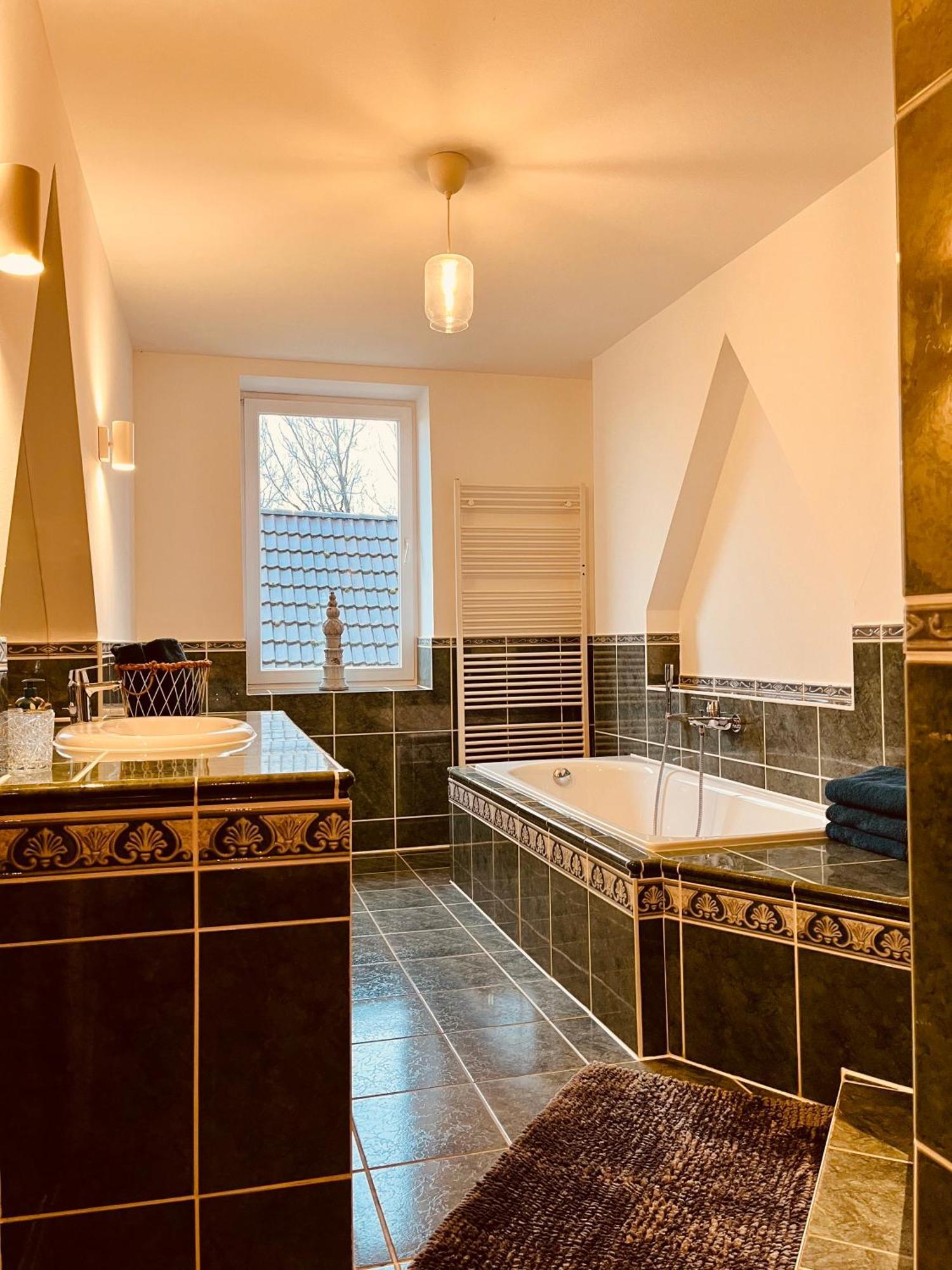 B E D & A G E D E S I G N -Extra Large- Wunderschoene Komplette Wohnung Mit Viel Platz & 4 Schlafzimmer B E D & A G E D E S I G N -Small- Wunderschoenes Zimmer Mit Bad Rechnungserstellung Fuer Geschaeftsreisende & Firmen Hünxe Εξωτερικό φωτογραφία